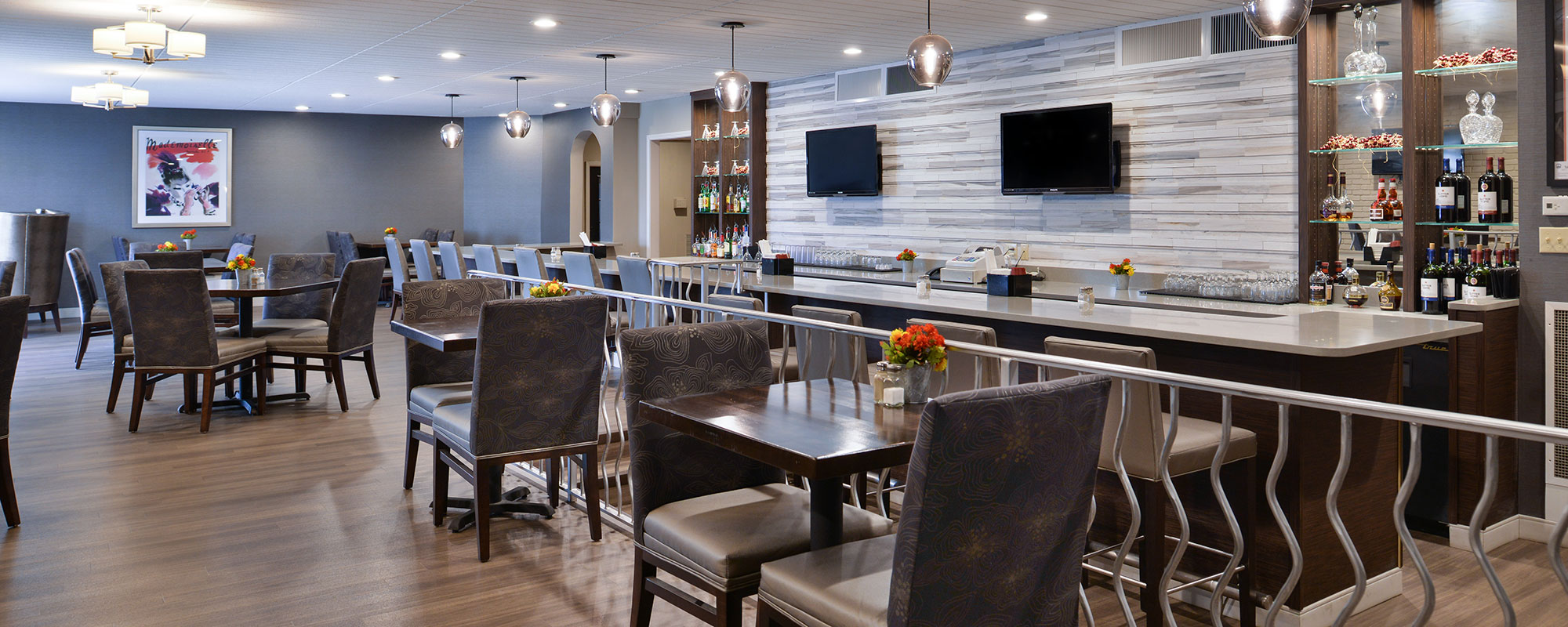 restaurant and lounge